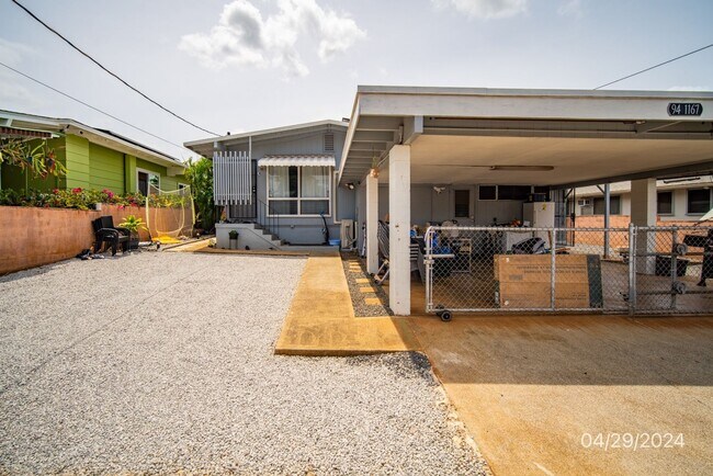 Foto del edificio - 1bd 1ba with Parking - Dogs negotiable $2350 94-1167 Kahuahale St