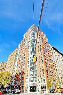 Foto del edificio - 401 W 25th St
