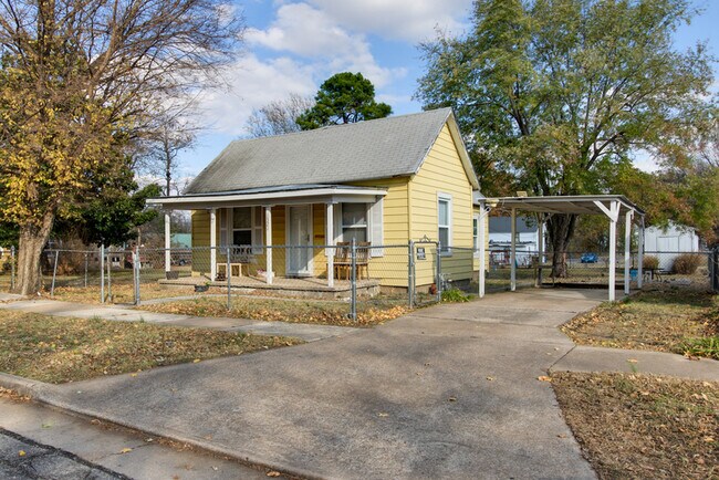 Building Photo - 1321 Missouri Ave