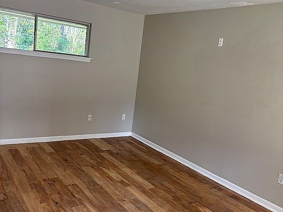Building Photo - 640 Briarwood Dr