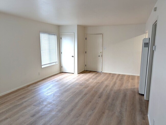 Foto del edificio - 4515-4515 Penniman Ave