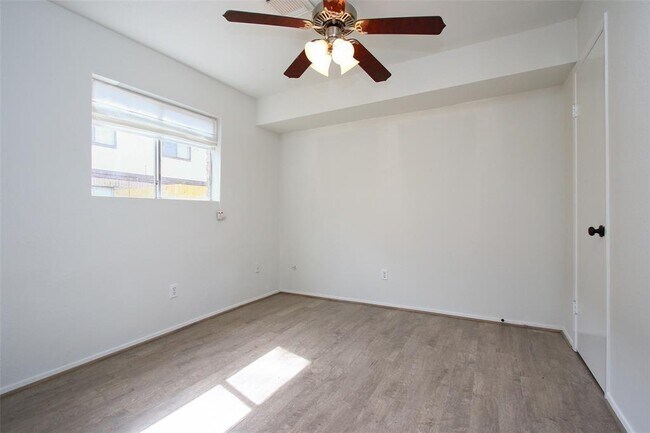 Building Photo - 9217 Vogue Ln