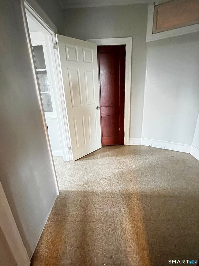 Building Photo - 143 Putnam St