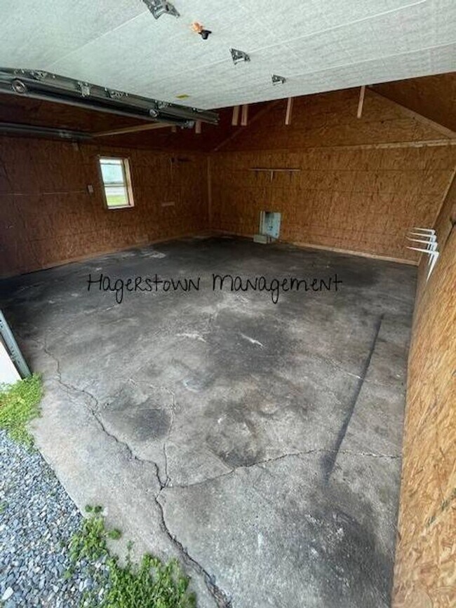 Building Photo - Cozy 3 Bedroom 1 Bath