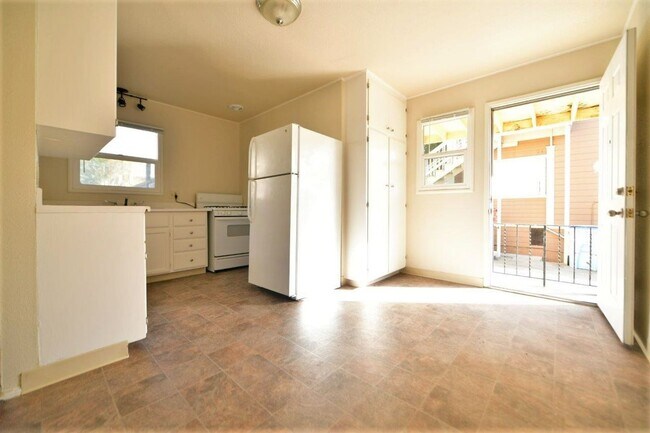 Foto del edificio - 2233-2235 Woolsey St