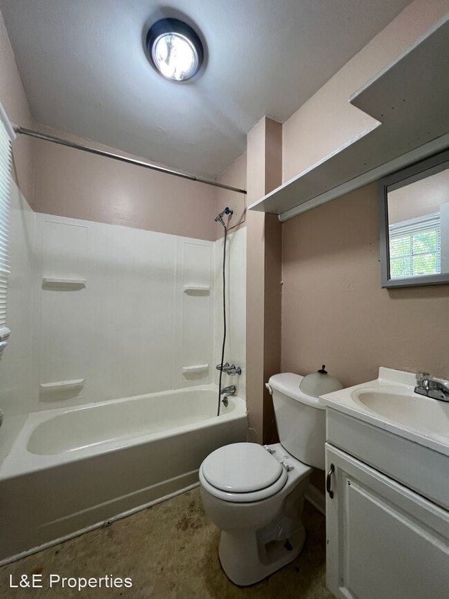 Building Photo - 3 br, 1 bath House - 1202 Gaston Avenue