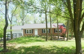 Building Photo - 35600 Sassafras Dr