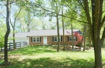 Building Photo - 35600 Sassafras Dr
