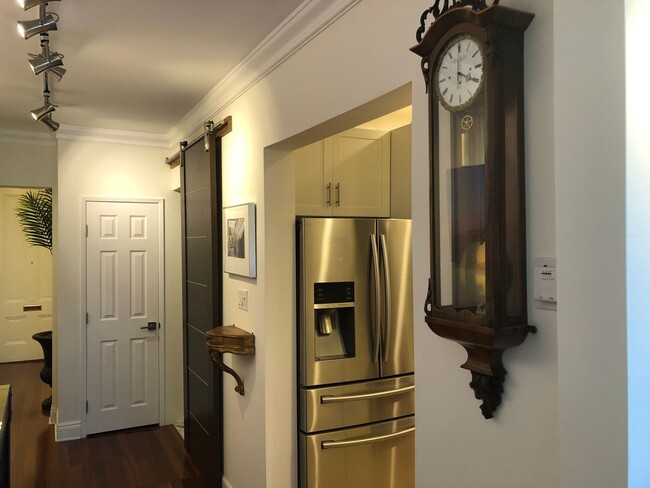 Foto del edificio - Victorian One Bedroom, 12 Ft. Ceilings -  ...