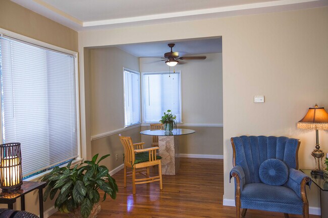 Breakfast Nook off Living Room - 1214 Alameda W Ave