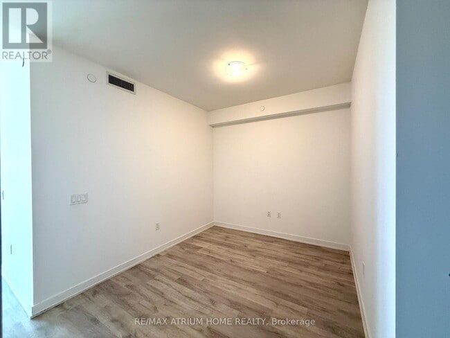 Building Photo - 4699-4699 Glen Erin Dr