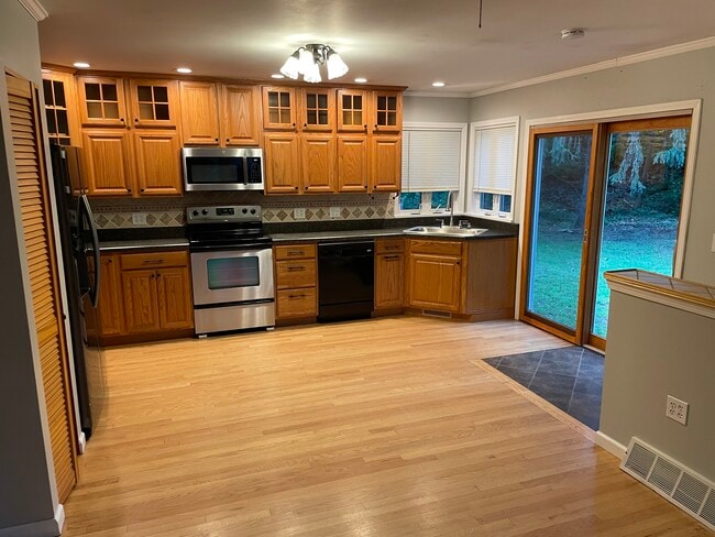 Building Photo - 245 Church Rd