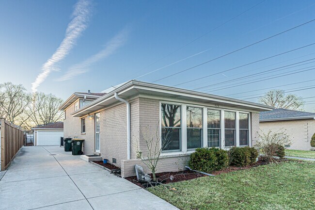 Building Photo - 9314 Menard Ave