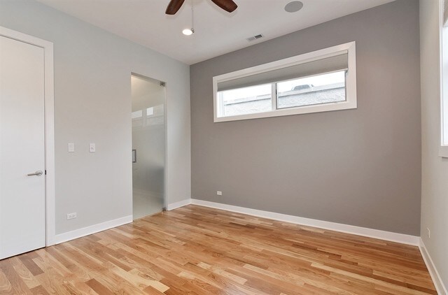 Foto del edificio - 1029 N Marshfield Ave