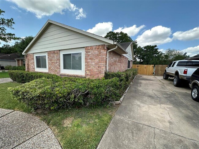 Foto del edificio - 9306 Bollingbrook Dr
