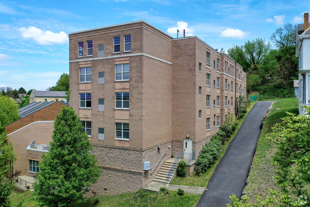 Primary Photo - Upper Rooms Apartments