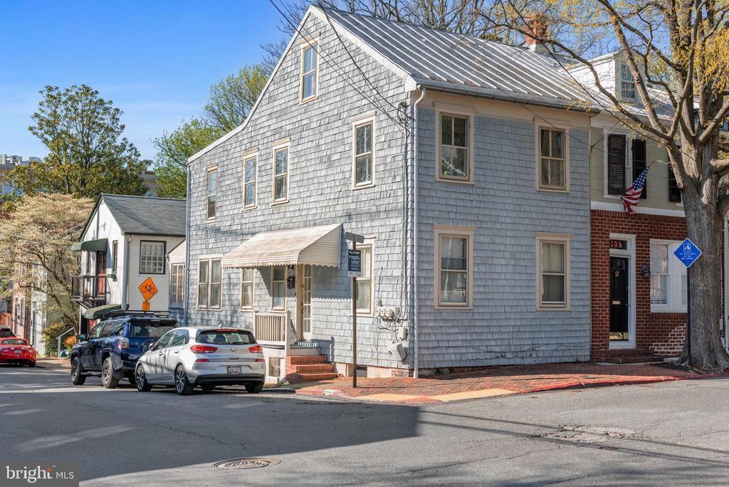 Primary Photo - 101 Charles St