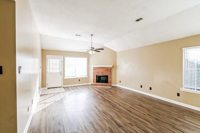 Building Photo - 9415 Garden Woods Dr
