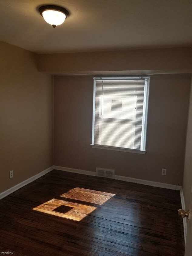 Building Photo - 3 br, 1.5 bath House - 26723 S River Park Dr