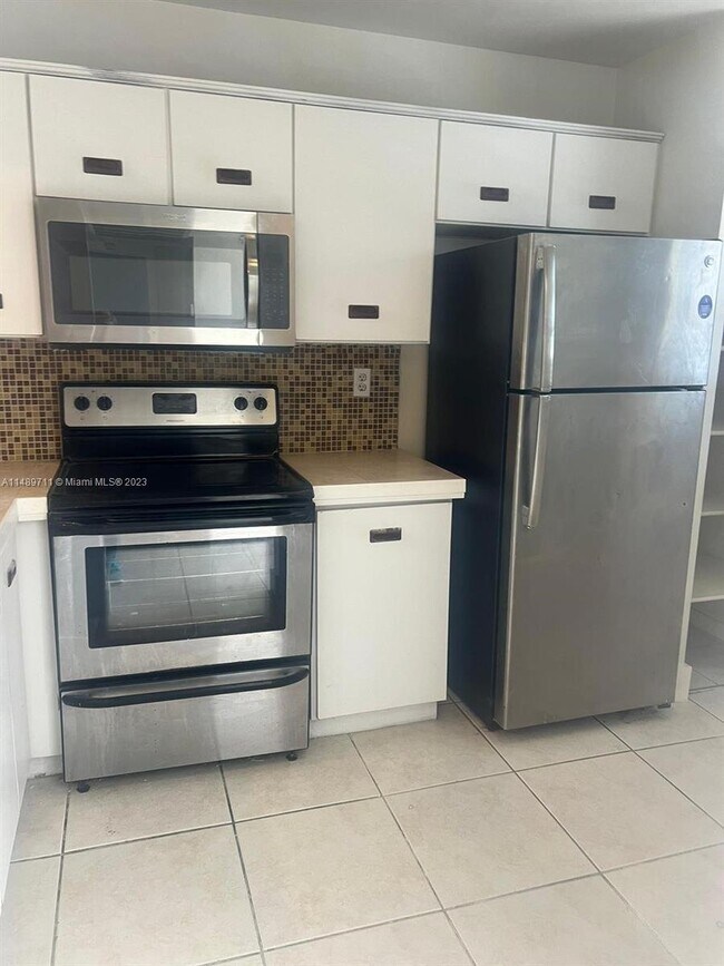 Foto del edificio - 438 Northeast 210th Circle Terrace, Miami,...