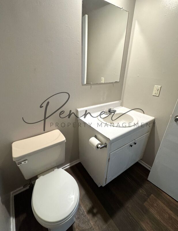 Building Photo - 214-B Oak Dr