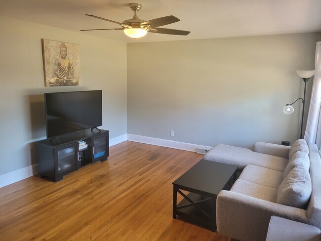 Building Photo - 1601 Emerywood Dr