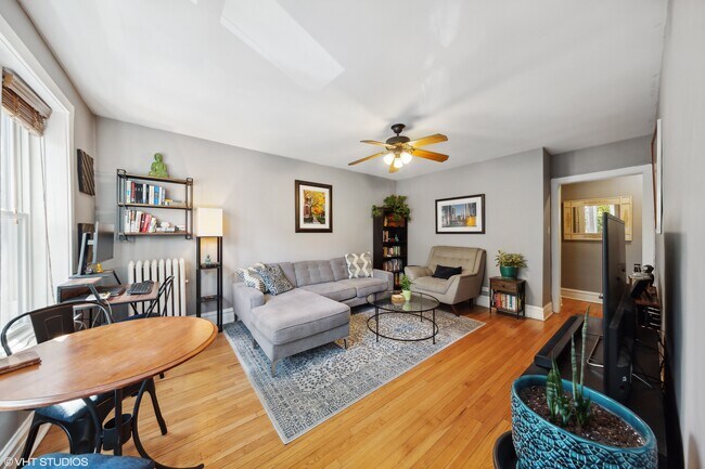 Building Photo - 740 W Wrightwood Ave