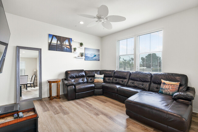 Foto del edificio - 503 Lark Wy