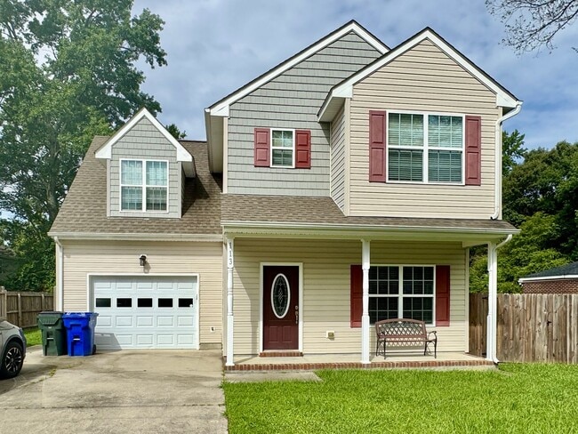 Building Photo - Welcome Home to Comfort and Convenience!