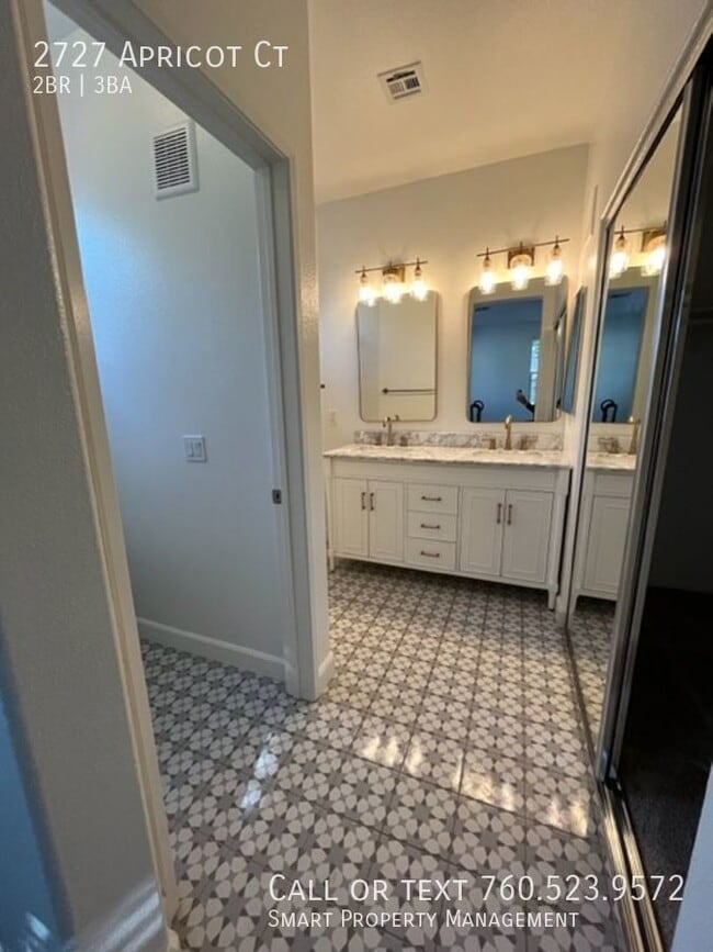 Building Photo - $500 off rent! 10/1 Lease!  Eastlake Condo...