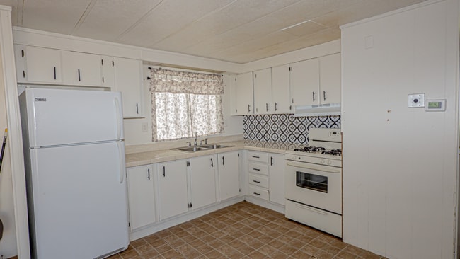 Building Photo - 2082 S Nelson Dr