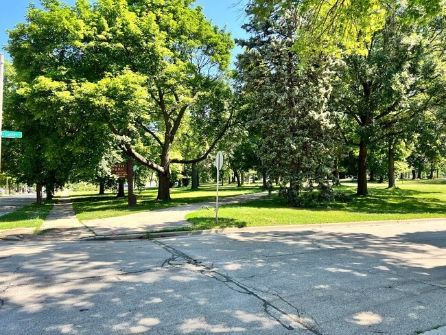 Building Photo - 5376 N 35th St