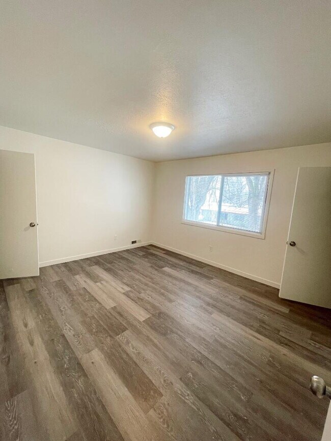 Foto del edificio - 1 Bed, 1 Bath in Ogden's Business Depot Corridor — Available Now