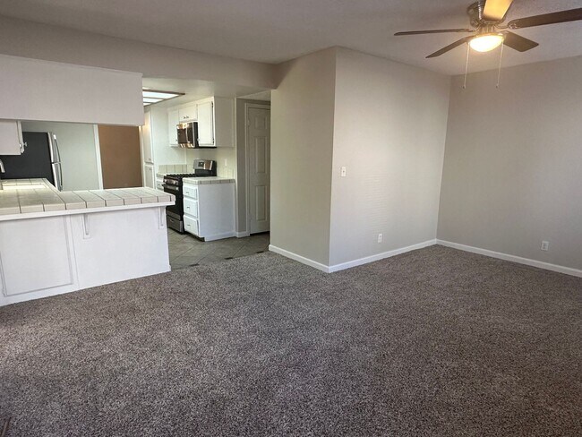 Building Photo - Tehachapi's Best!  3 bdrm/2.5 bath  In Tow...
