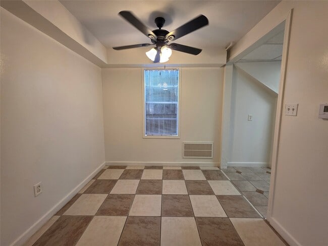 Building Photo - 207 Bryan St