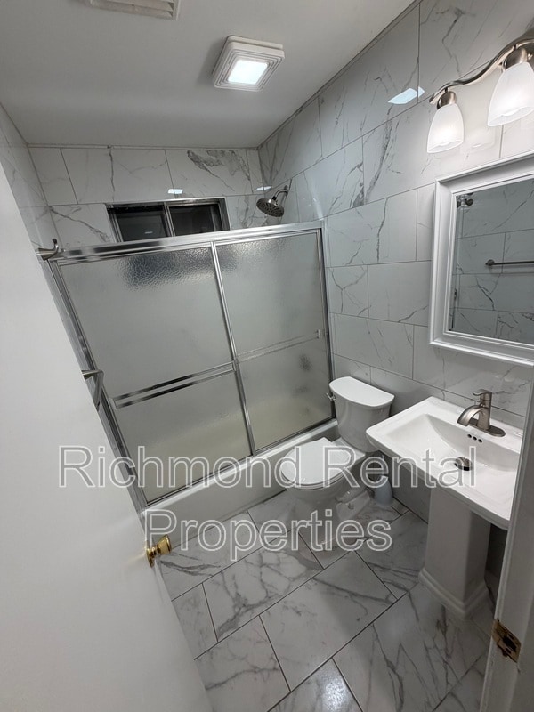 Building Photo - 2520 Farrand St