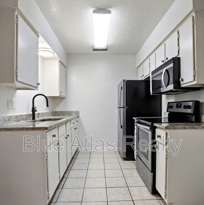 Building Photo - 6510 Cinnamon Oaks Dr