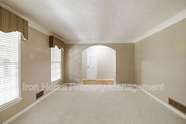 Foto del edificio - 1110 Maple Cir