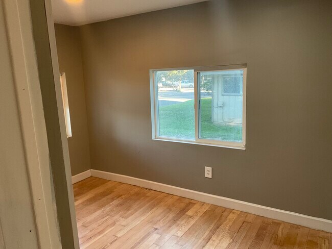 Side Office room - 1114 1/2 south 19th ave