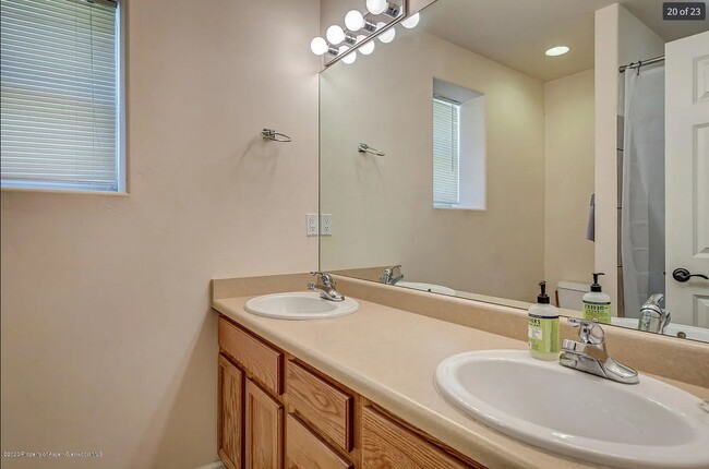 Building Photo - 108 Castle Ridge Dr