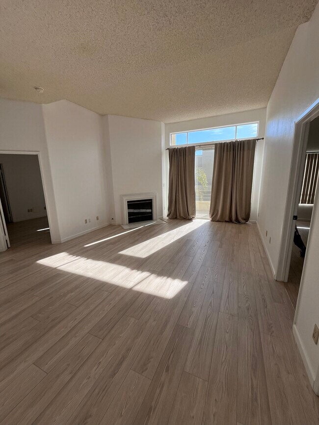 Sala de estar - 6140 Monterey Rd