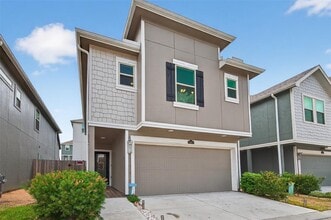 Building Photo - 11911 Briarwood Hill Way