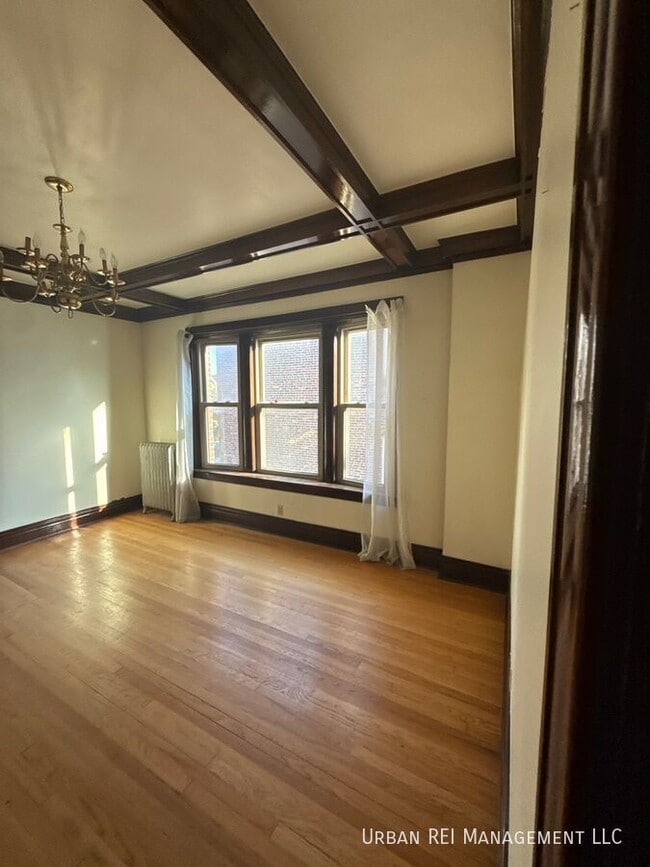 Building Photo - 3342 S Lowe Ave