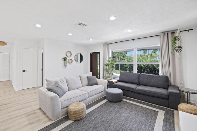 Foto del edificio - 900 NW 5th Ave