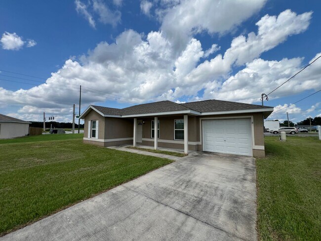 Foto del edificio - INCREDIBLE 3 Bedroom, 2 Bathroom Home in O...