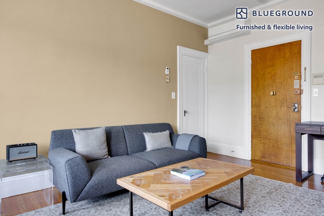 Building Photo - 232 Newbury St