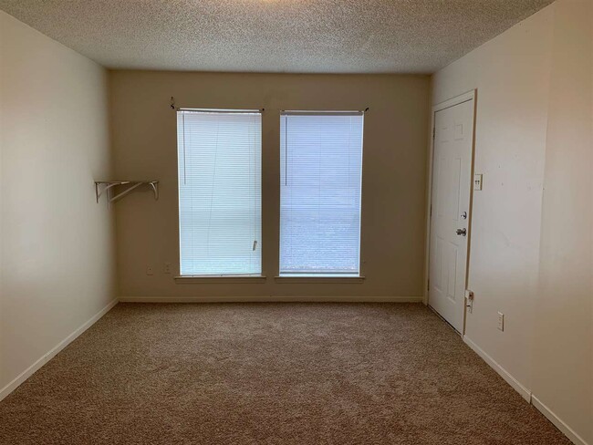 Building Photo - 3436 Woodhollow Dr