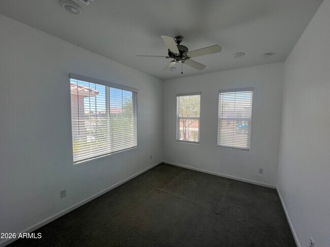 Foto del edificio - 19 N 197th Dr
