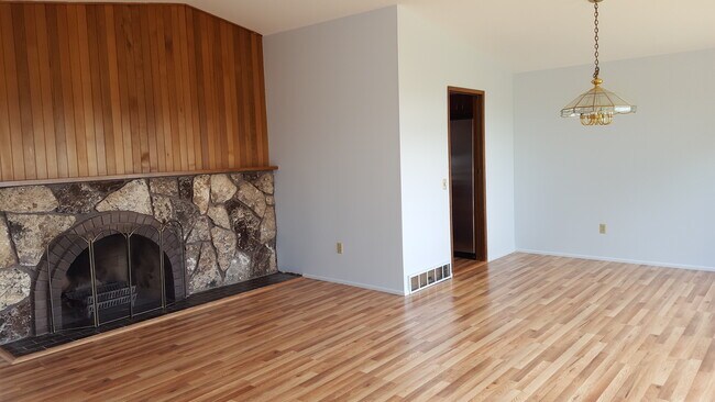 Building Photo - 13233 SE 43rd Pl