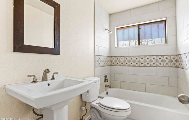 Foto del edificio - 5764 Sweetwater Dr